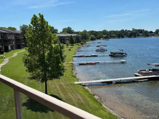 Bloomfield, MI 48302,1924 Klingensmith RD #72