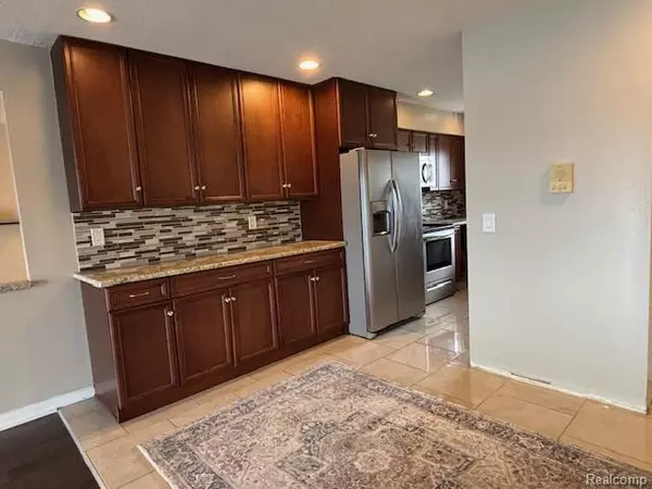 Bloomfield, MI 48302,1924 Klingensmith RD #72