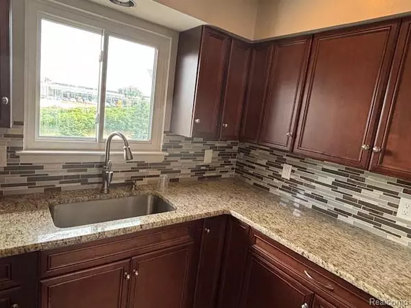 Bloomfield, MI 48302,1924 Klingensmith RD #72