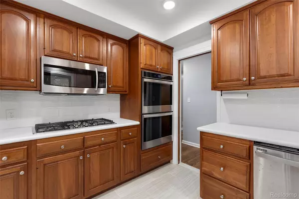 St. Clair Shores, MI 48081,22429 Lakecrest ST