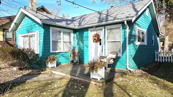 9550 Portage Lake AVE, Pinckney, MI 48169