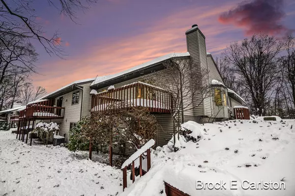 1231 Creekview DR, Muskegon, MI 49441