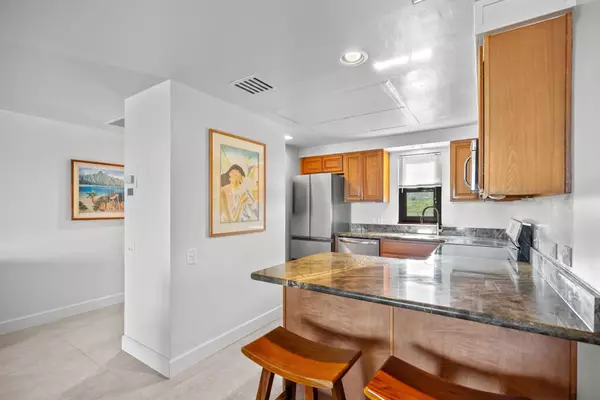 Kailua-kona, HI 96740,75-6040 ALII DRIVE #718