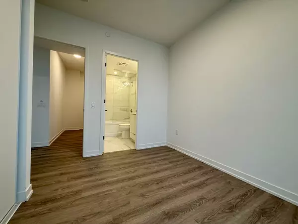 Vaughan, ON L4K 0R2,8 Interchange WAY #2909