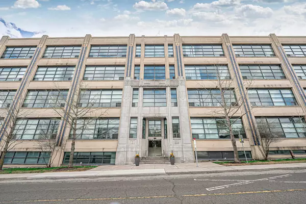 Toronto W04, ON M6B 4M4,1001 Roselawn AVE #318