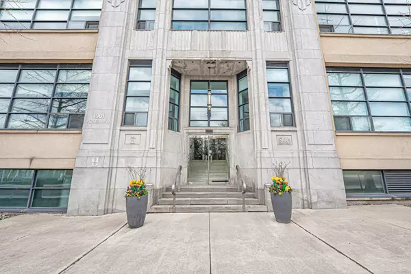 Toronto W04, ON M6B 4M4,1001 Roselawn AVE #318