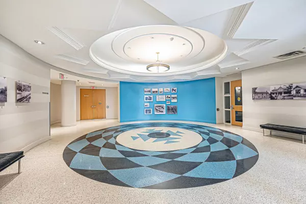 Toronto W04, ON M6B 4M4,1001 Roselawn AVE #318