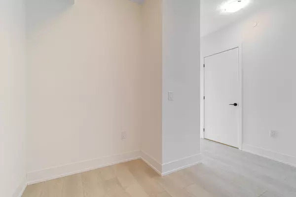 Oakville, ON L6M 5P6,2450 Old Bronte RD #406