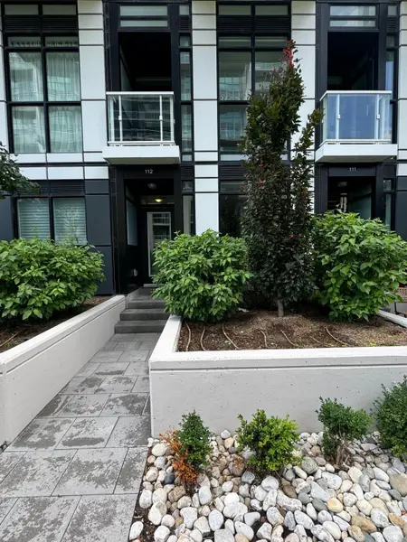 251 Manitoba ST #112, Toronto W06, ON M8Y 4G9