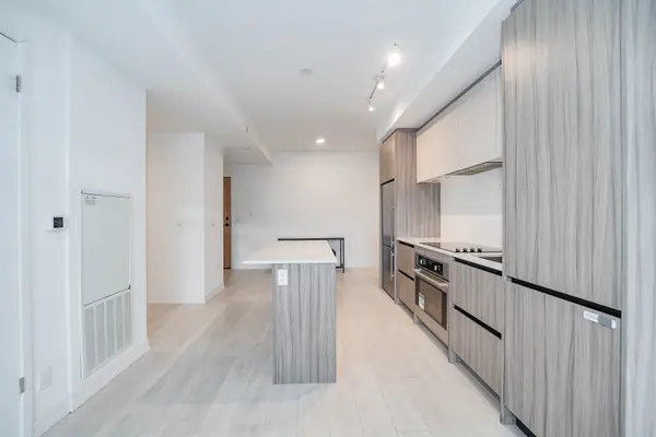 Vaughan, ON L4J 0L5,8 Beverley Glen BLVD #D328