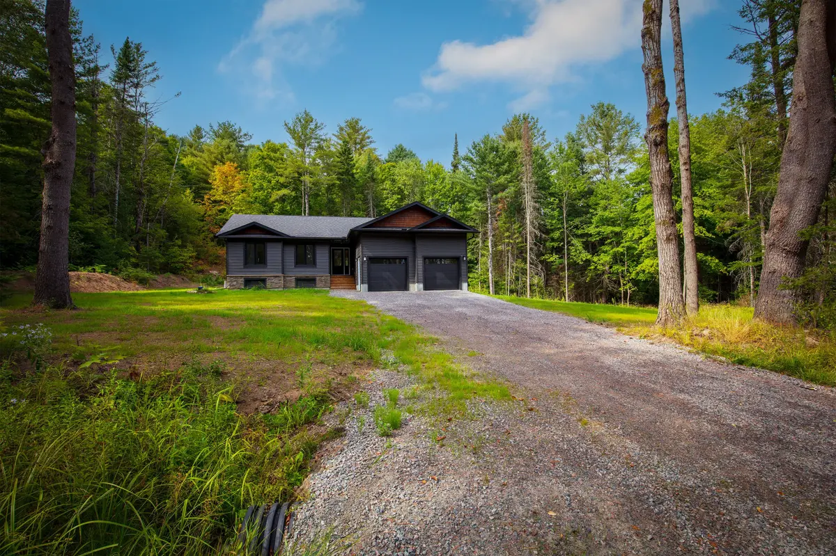 260 STEPHENSON 2 RD W, Huntsville, ON P0B 1M0