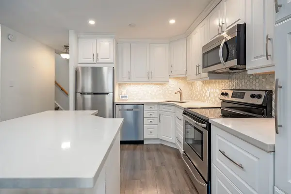 Oakville, ON L6H 2P3,1058 Falgarwood DR #136