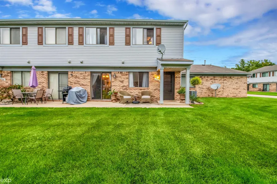 29366 Apple Garden, Chesterfield Twp, MI 48047