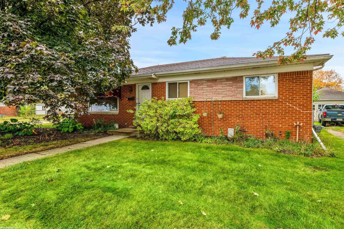 24306 Rosalind, Eastpointe, MI 48021