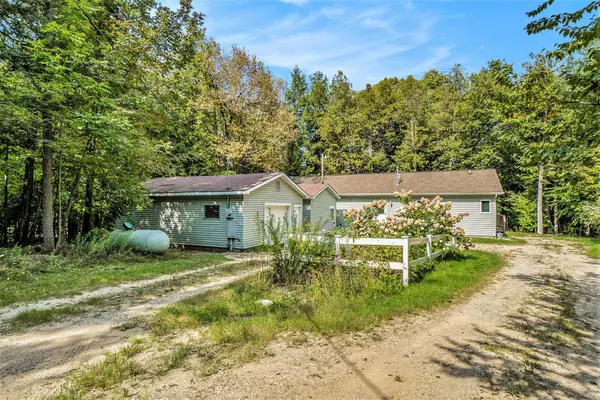 Beulah, MI 49617,14516 Deer