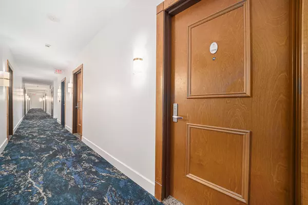 Lower Town - Sandy Hill, ON K1N 0B7,242 Rideau ST #2509