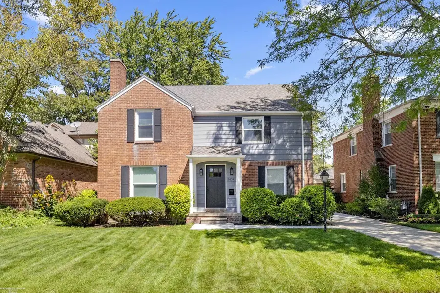 1430 Oxford, Grosse Pointe Woods, MI 48236