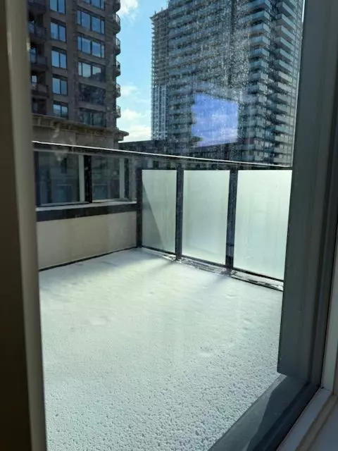 Mississauga, ON L5B 0P6,395 Square One DR #605