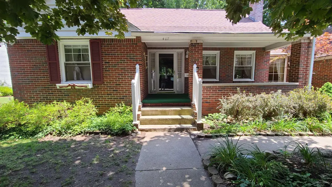 407 S Front, Chesaning, MI 48616