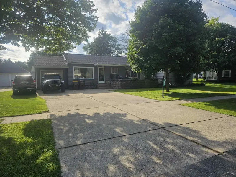 616 S Chapman, Chesaning, MI 48616