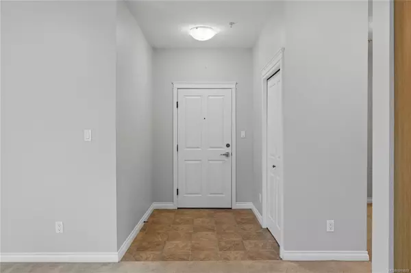 Nanaimo, BC V9S 2N2,2115 Meredith Rd #206