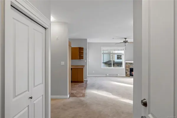 Nanaimo, BC V9S 2N2,2115 Meredith Rd #206