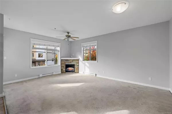 Nanaimo, BC V9S 2N2,2115 Meredith Rd #206