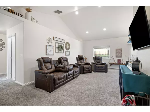 Cottage Grove, OR 97424,1904 S 6TH ST