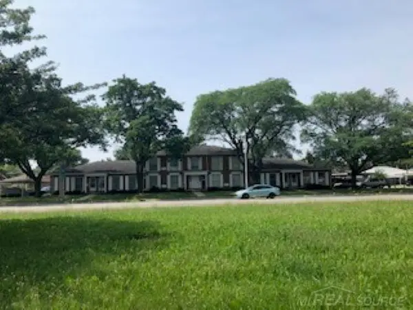 Harper Woods, MI 48225,20240 Vernier