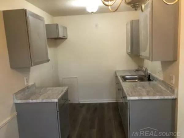 Harper Woods, MI 48225,20240 Vernier