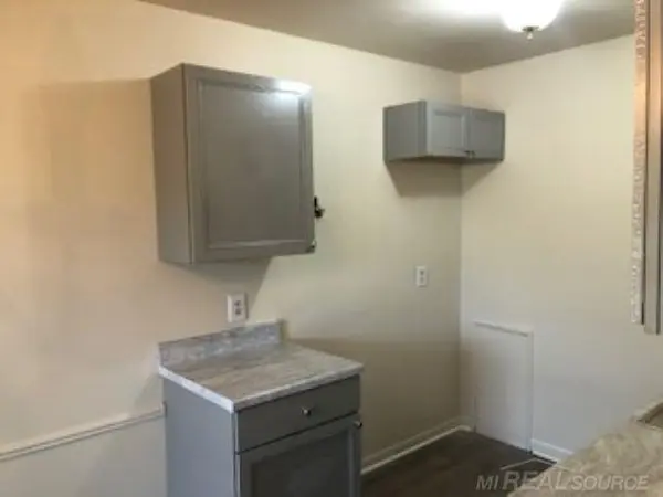 Harper Woods, MI 48225,20240 Vernier