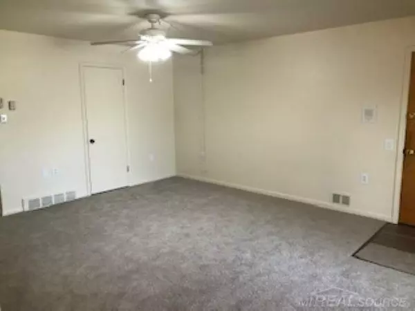 Harper Woods, MI 48225,20240 Vernier