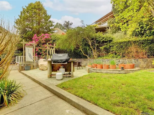 Saanich, BC V8P 3G2,2559 Bermuda Pl