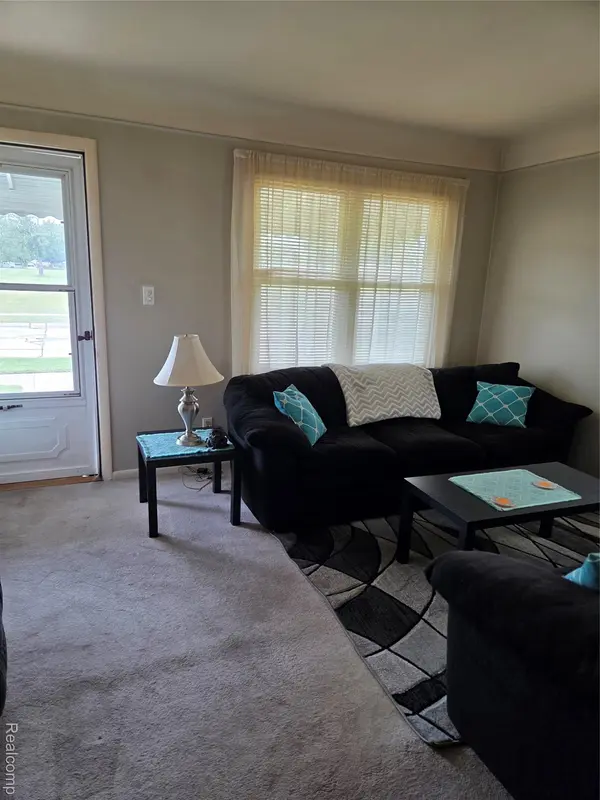 Roseville, MI 48066,17980 Wexford ST