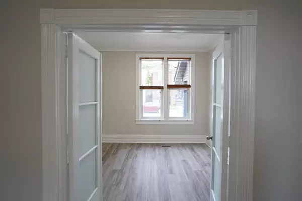 Owen Sound, ON N4K 1V3,353 11th ST E