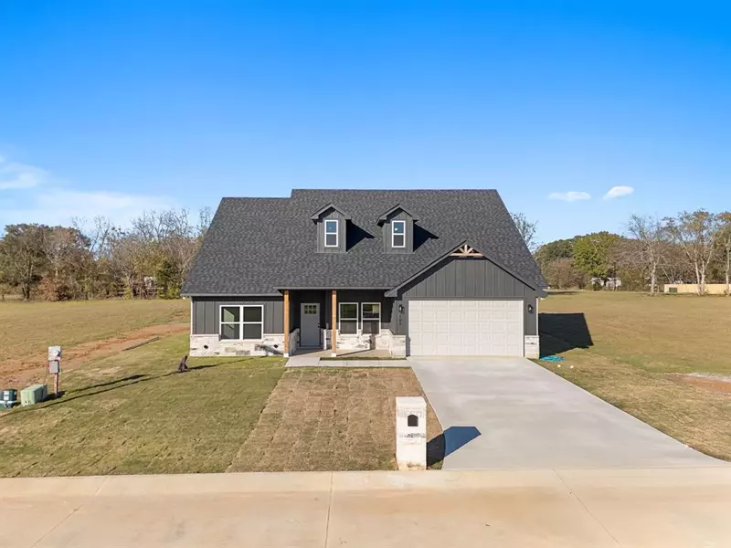 105 W Teal Drive, Troup, TX 75785