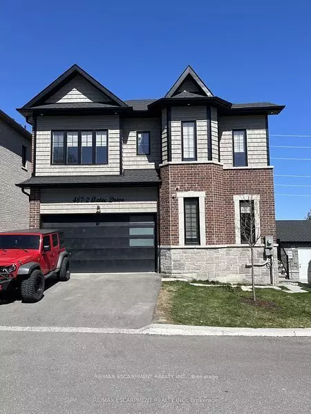 487 Aztec DR #2, Oshawa, ON L1J 7S7