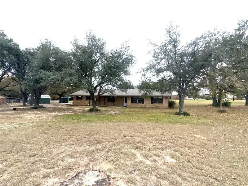 150 Lazy Way, Fairfield, TX 75840
