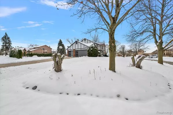 Farmington Hills, MI 48331,38275 Fleetwood DR