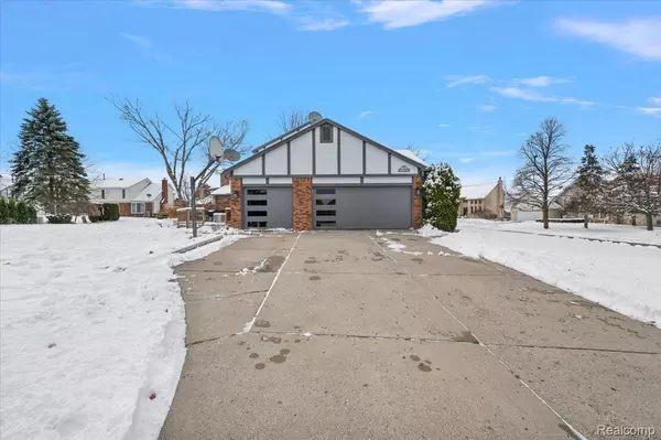 Farmington Hills, MI 48331,38275 Fleetwood DR