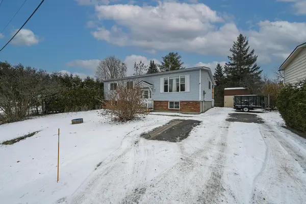 Stittsville - Munster - Richmond, ON K2S 1V1,40 Fringewood DR E