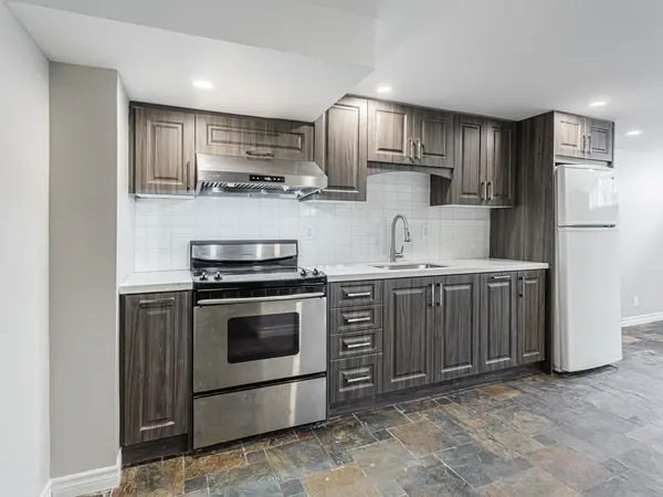 Aurora, ON L4G 1A3,72B Dunning AVE