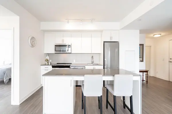 Barrie, ON L4N 4E8,681 Yonge ST #311