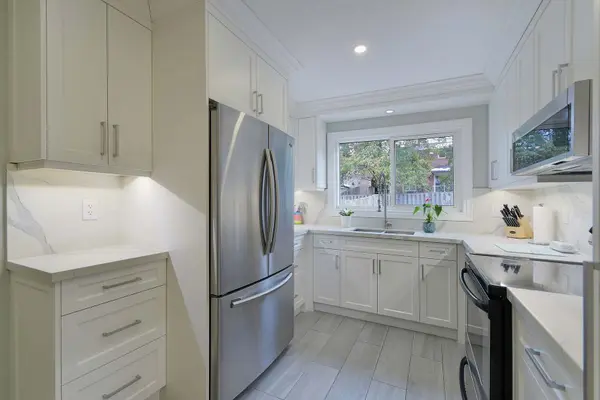 Mississauga, ON L5M 3G2,2374 Hargood PL