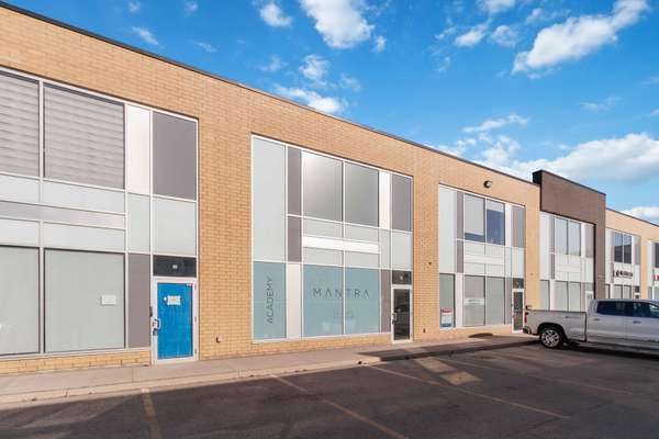 Mississauga, ON L4Y 0G4,1215 Queens WAY E #57