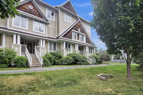 414 Hillsboro Private N #16, Kanata, ON K2M 3A8