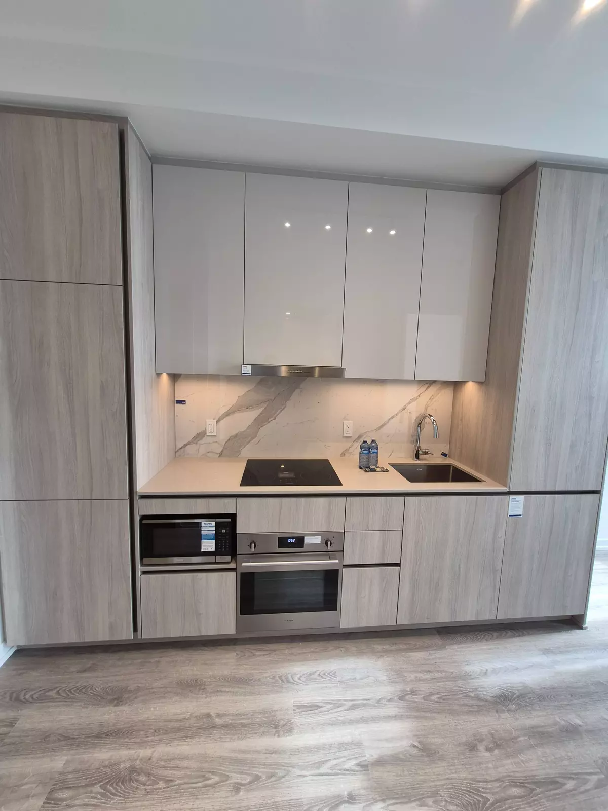 Vaughan, ON L4K 0R2,8 Interchange WAY #617 C Tower