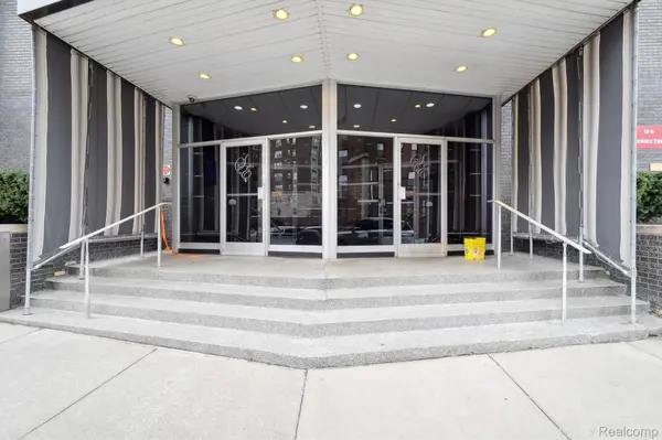 Detroit, MI 48214,8200 E Jefferson ##1202