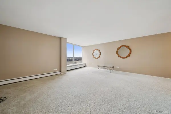 Detroit, MI 48214,8200 E Jefferson ##1202