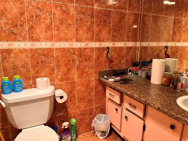 Lauderhill, FL 33313,4851 NW 21st St #105